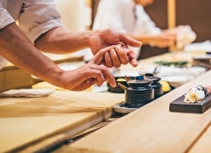 銀座鉄板焼き 肉一凛宮（ニクイチリンクウ）／鮨 水天一碧（スイテンイッペキ）／HIP STYLE DINING Co., Ltd. 求人 【鮨ブランド】1貫にこだわり、妥協の無い鮨を提供！今後を見据え、大将候補・2番手をお任せできる方を積極採用中！