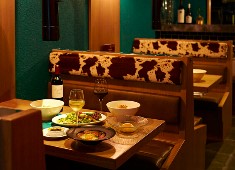 焼肉 炭聖 -TANSEI- / 株式会社タンセイ 求人 各店違ったコンセプトで、内装・外装などデザインにもこだわっています。食材のクオリティも空間も妥協しません！
