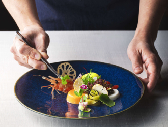 株式会社エスクリ 求人 レストランクオリティの料理を提供します。ウェディングでの仕事がはじめての方も大歓迎です！