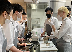 Maison KEI 求人 「おいしい料理」とは？「心地よい接客」とは？自ら考えて疑問を持ち、答えに向けて仕事に取り組める方を求めています。