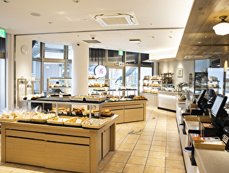 「Boulangerie et Cafe Pere et Mere（ペル・エ・メル）」、他 求人