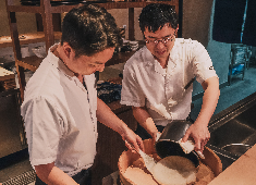 SUSHINOSUKE MALAYSIA SDN.BHD 求人 日本のネタに負けない1つ1つ、こだわりあるネタを提供する当店。寿司職人冥利に尽きます。