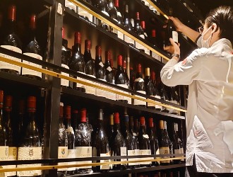 田中田 西麻布／株式会社タナカダイニング 求人 希少な高級ワインも含め1000種類以上をセレクト。ワインを学びたい方も大歓迎！日本酒なども逸品を揃えています