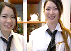 カフェ＆ダイニング　イリス～Iris～ 求人 アルバイトスタッフと一緒にお店を盛り上げて行きましょう！落ち着いた雰囲気が居心地の良い職場です。