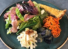 gicca（ジッカ）IKEDAYAMA／小浦石油株式会社 求人 食材にこだわり、可能な限り添加物や化学調味料を使わず、こころとからだの癒しとなる料理を提供する事が当店のポリシー！
