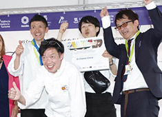 株式会社聚楽 求人 今年の全国パエリア選手権で1位と3位を受賞！国際コンクールでも入賞＆優勝実績があります。海外に興味のある方も必見！