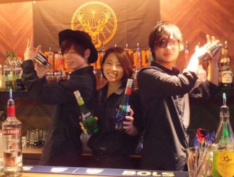 株式会社アンドワウ（bar moon walk／at' Juicy 燻meat&cafe） 求人
