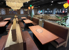 Food Culture Creation株式会社（KIMAGURE）/株式会社Ｄ＆Ｃ Ｓｕｃｃｅｓｓ （美食倶楽部 美味礼讃・Ｂｕｌｌｓ Ｔｏｋｙｏ・和牛 さいとう） 求人 連日、お客様の笑顔が絶えない店内。あなたのサービスでお客様の満足度を高めていきましょう！