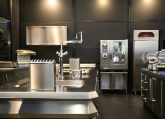 KITCHEN LABO CONNECT YOYOGI／株式会社食楽宝庫 求人 新しい施設、ピカピカの調理場で思う存分に調理業務に打ち込めます！（写真はイメージです）