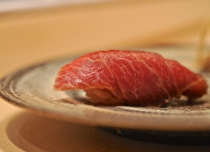 「すし 志魂 」「割烹 凛」 求人 世界に羽ばたく職人として、「すし志魂」「割烹 凛」での経験はあなたにとって大きな財産となるはずです。