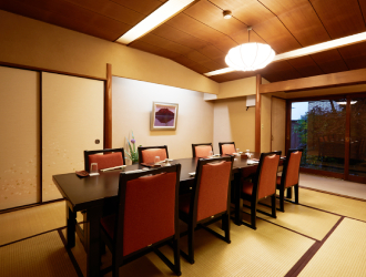 川越 幸すし／株式会社貴響（よしゆら） 求人 奥座敷では、会席料理を提供。顔合わせや法事、接待などでもご利用いただきます。
