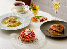 株式会社吉むすび/HAND BAKES・HOUSE MADE・ABCcanteen・SIZZLE GAZZLE・TEPPAN KITCHEN 求人 料理だけでなくデザートも充実しているので、料理を学びたい方にも、デザートを学びたい方にも、最適な環境です。