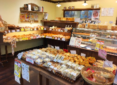 長後製パン株式会社 求人 直営店「ロワール光月堂」はまさに地域密着！夏休みには子供パン教室なども開催中です！