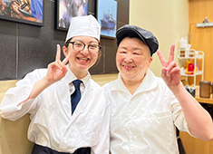 【グルメ廻転寿司】【立ち飲み寿司】／株式会社ネオ・エモーション 求人 90日プログラムという教育制度がしっかりしています。女性の職人も多数活躍中！