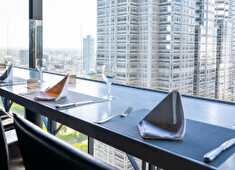 新宿ワシントンホテル／ホテルグレイスリー新宿（藤田観光株式会社）【プライム市場】 求人 将来的に、ブライダルや社内の管理業務、企画などさまざまなポジションへのキャリアチェンジを目指すことも可能です！