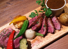 Tocci／株式会社 栃木屋酒店 求人 特に肉は自慢の一品。アイデアも形になる環境。次のヒットメニューを作るのはアナタ！