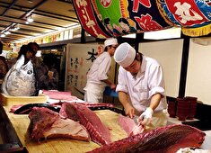 万葉倶楽部 株式会社／『東京豊洲 万葉倶楽部』『横浜みなとみらい 万葉倶楽部』etc. 求人 店内で仕込み・調理する…当たり前かもしれませんが、丁寧な仕事ができる職場です！