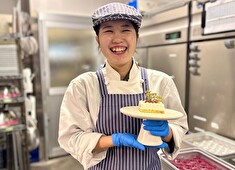 株式会社神戸物産（東証プライム上場企業） 求人 専門のパティシエが開発したこだわりの詰まったデザートビュッフェが人気です！