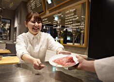 株式会社OYA／ビーフキッチン 求人 今回の募集では経験ジャンルや年数、年齢などは一切不問！経験は勿論優遇いたしますが、入社後の頑張りを最大限評価します