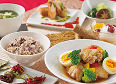 株式会社リエイ 求人 栄養バランスの良い、和食・洋食・中華に加えて、各地の郷土料理や世界各国の料理、薬膳料理なども作っています。