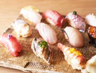 株式会社NATOMICS（ナトミックス） 求人 本格的な寿司店も運営しています。和食＋αで江戸前寿司を学びたい方も歓迎！できることを幅が広がります。