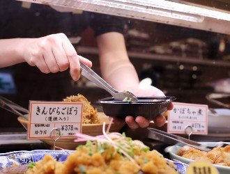 株式会社マコト／ゑびす Daikoku 求人 自分たちが作った料理が売れていく、ライブ感も楽しさの一つ！「売り場づくり」など、創意工夫ができる環境です。
