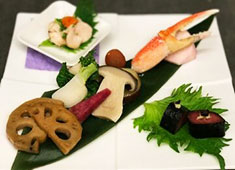 柳寿司／ 有限会社 柳屋 求人 寿司だけでなく、季節の移り変わりを感じるような和食も提供しています。