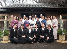 四季の懐石　桜茶屋/有限会社　桜茶屋 求人 スタッフ同士の関係も良好◎
日々助け合いながら、働いています