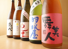 和食日和 おさけと 求人 女性利き酒師も多数在籍していますので、女性目線で日本酒を学べるのも当店の大きな特徴です！