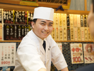 寿司 魚がし日本一／株式会社にっぱん 求人 30～40代を中心に寿司職人が活躍中！寿司経験を活かしてください。和食が活かせる「青ゆず 寅」も同時募集中です！