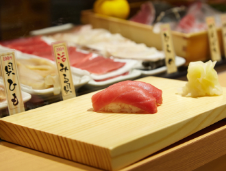 寿司 魚がし日本一／株式会社にっぱん 求人 最短距離で寿司屋の“握り”と“接客”を身につけられる環境です！