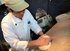 三本珈琲株式会社　※カフェ・レストラン採用本部 求人 今回は、当社が強みとする“コーヒー”と肉を掛け合わせた、新ジャンルの立ち上げ期に携われる希少なタイミングです！