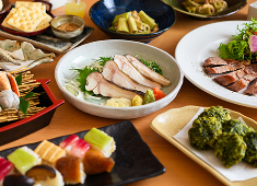TOSA DINING おきゃく(一般財団法人 高知県地産外商公社) 求人 お客様に飽きの来ないメニューを提供したいので、料理人のアイデアを形にする環境が整っています。