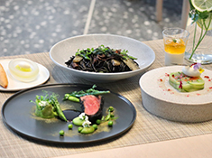 ミュージアムカフェ（アーティゾン美術館内カフェ＆レストラン） 求人 フレンチベースの創造的な料理をコースで提供しています。ヴィーガンメニューも充実しています！
