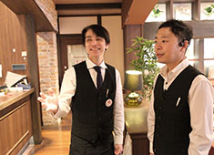 株式会社 高倉町珈琲 求人 珈琲や食事・パンケーキのおいしさも、店の空間も、従業員の心のこもった接客など、大切なおもてなしの要素です。