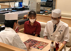 株式会社 サイプレス／「ABURI百貫」「炙り百貫」 求人 炙り百貫では、未経験のルーキーから経験豊富な職人さんまで広く歓迎！
