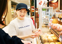 「BAGEL & BAGEL」etc.／株式会社アルテゴ 求人 風通しが良く、ファミリーみたいな仲間と良いお店をつくりましょう！私たちと一緒にベーグル旋風を巻き起こしませんか！