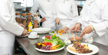 「BLUE BRICK LOUNGE」「KITCHEN LABO CONNECT YOYOGI」他／  株式会社食楽宝庫 求人