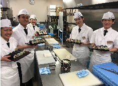 『にぎりの徳兵衛』【株式会社アトム／東証スタンダード・名証メイン上場（コロワイドグループ企業）】 求人 研修制度も充実しているから、経験が浅いor未経験や、若手の方でもすぐに戦力として活躍できる好環境があり！