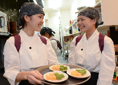『にぎりの徳兵衛』【株式会社アトム／東証スタンダード・名証メイン上場（コロワイドグループ企業）】 求人 無理な異動や配属は無し！面接時にしっかりとお話しをするので勤務地の部分でご不安になっている方はご安心ください。