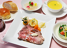 サクラビア成城／株式会社プライムステージ 求人 「毎日の食」を通して居住者様のサポートをすることは、料理人にとってなによりのやりがいに繋がります。