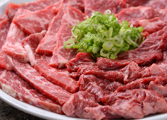 有限会社山道（牛鉄グループ） 求人 厳選された肉はセントラルキッチンで捌くこだわりよう。肉の捌き方もお教えいたします！