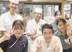 回し寿司 活／株式会社 活美登利 求人 20代でも高収入が可能。スキル次第でいくらでも稼げる環境をご用意。寿司職人で活躍するなら当社で！