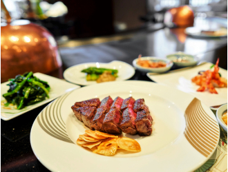 株式会社ニューハマ 求人 お客様の目の前で仕上げるのが鉄板焼の醍醐味！料理を通じたコミュニケーションも生まれます。