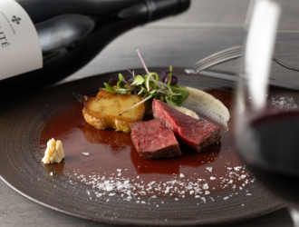 Bistro NOR（ビストロ ノア） 求人 北海道の卸業者から仕入れるA５ランク和牛。良い品を安く仕入れ、リーズナブルに提供しています！