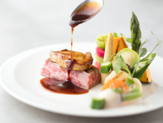 株式会社クリスタルインターナショナル 求人 人生最高の一日のための料理を提供しています。お客様の記憶に残る一皿をつくりませんか。