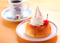 株式会社 Dear Plus One/コメダ珈琲店 求人 人気商品の「シノワール」とコーヒーのセットはお客様から大好評です。