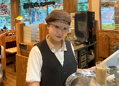 株式会社 Dear Plus One/コメダ珈琲店 求人 無理なく働くことができるスタッフは店内でイキイキしています。