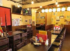 居酒屋ありがとう ／ 株式会社サンマーフィー 求人 懐かしい雰囲気の店内は、スタッフの笑顔はもちろん！お客様の笑顔と笑い声で溢れています◎