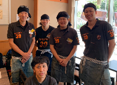居酒屋ありがとう ／ 株式会社サンマーフィー 求人 スタッフ同士の壁がなく、みんなが切磋琢磨しつつ、笑顔で楽しく勤務しています！